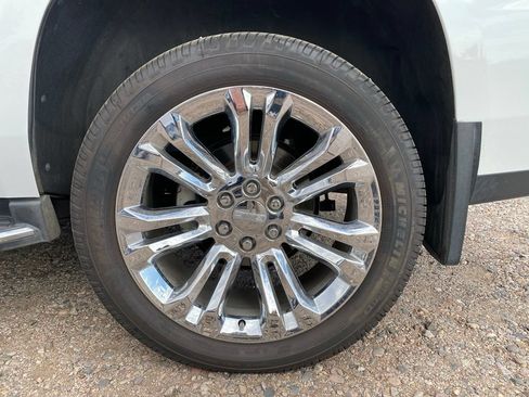 Used 2017 GMC Yukon Denali AWD/4WD image 5