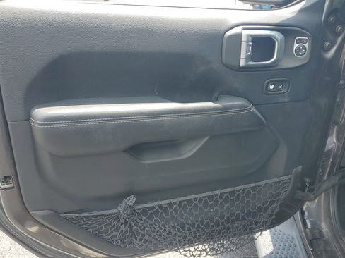 Used 2018 Jeep Wrangler Unlimited Sahara AWD/4WD image 20