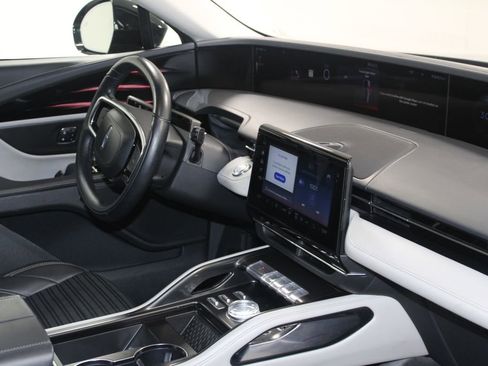 Used 2024 Lincoln Nautilus Reserve image 31