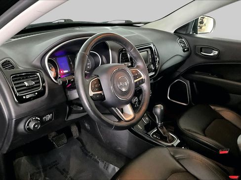 Used 2018 Jeep Compass Latitude AWD/4WD image 16