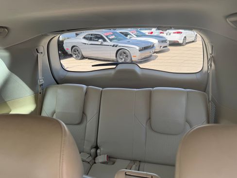 Used 2017 INFINITI QX80 4WD w/ Driver Assistance Package image 9