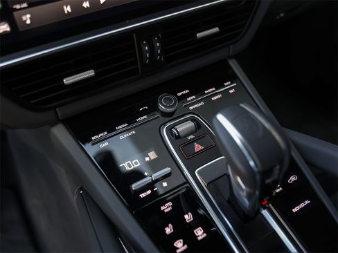 Certified 2022 Porsche Cayenne Turbo image 22