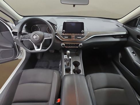 Used 2025 Nissan Altima 2.5 SV FWD image 21