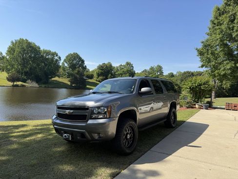 Used 2008 Chevrolet Suburban LT w/ LT Preferred Equipment Group RWD image 1