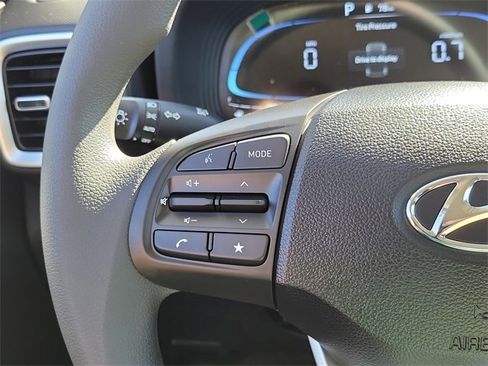 New 2026 Hyundai Venue SE image 5