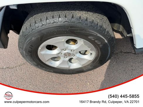 Used 2012 Jeep Wrangler Unlimited Sahara w/ Connectivity Group AWD/4WD image 25