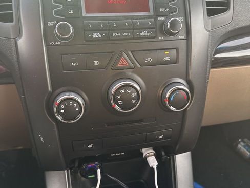 Used 2011 Kia Sorento LX w/ Convenience Pkg image 6