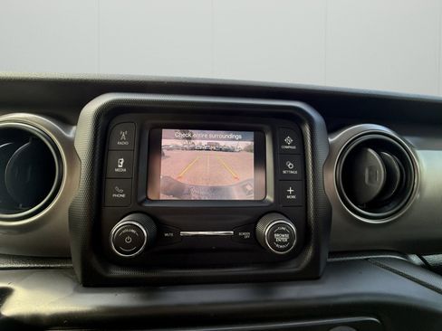 Used 2020 Jeep Gladiator Sport AWD/4WD image 17