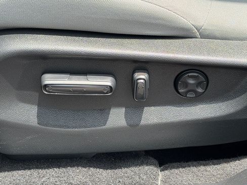 Used 2019 Honda CR-V EX image 16