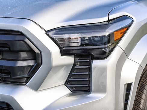 Certified 2025 Toyota Tacoma SR5 image 20