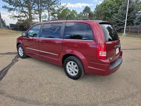 Used 2010 Chrysler Town & Country Touring Plus w/ Safetytec Group FWD image 3