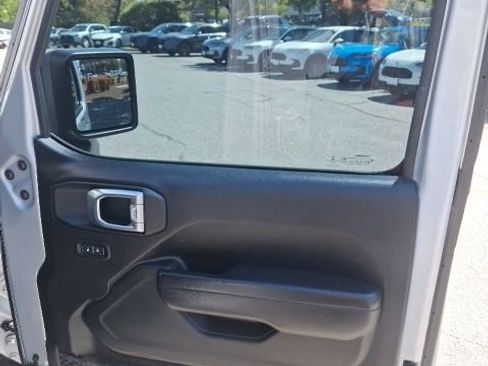 Used 2022 Jeep Wrangler Unlimited Sport AWD/4WD image 25