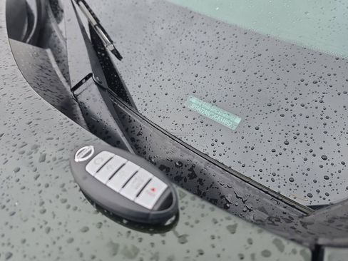 Used 2018 Nissan Rogue SV AWD/4WD image 11