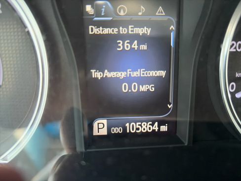 Used 2015 Toyota Camry SE w/ Moonroof Package FWD image 10