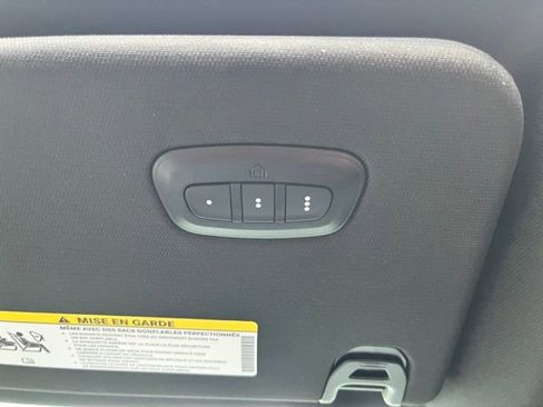 Used 2022 RAM 1500 Laramie AWD/4WD image 33