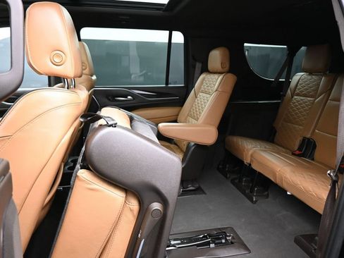 Used 2022 Cadillac Escalade ESV Sport w/ Touring Package AWD/4WD image 32