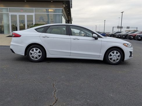 Used 2019 Ford Fusion S image 3