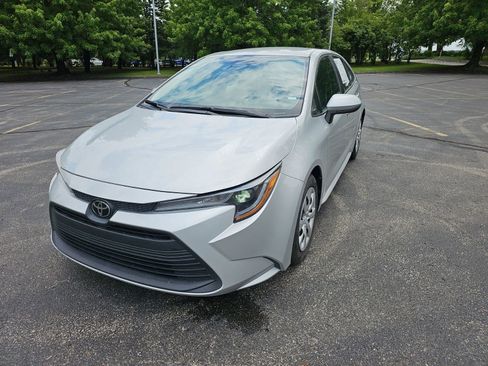 Used 2024 Toyota Corolla LE FWD image 2