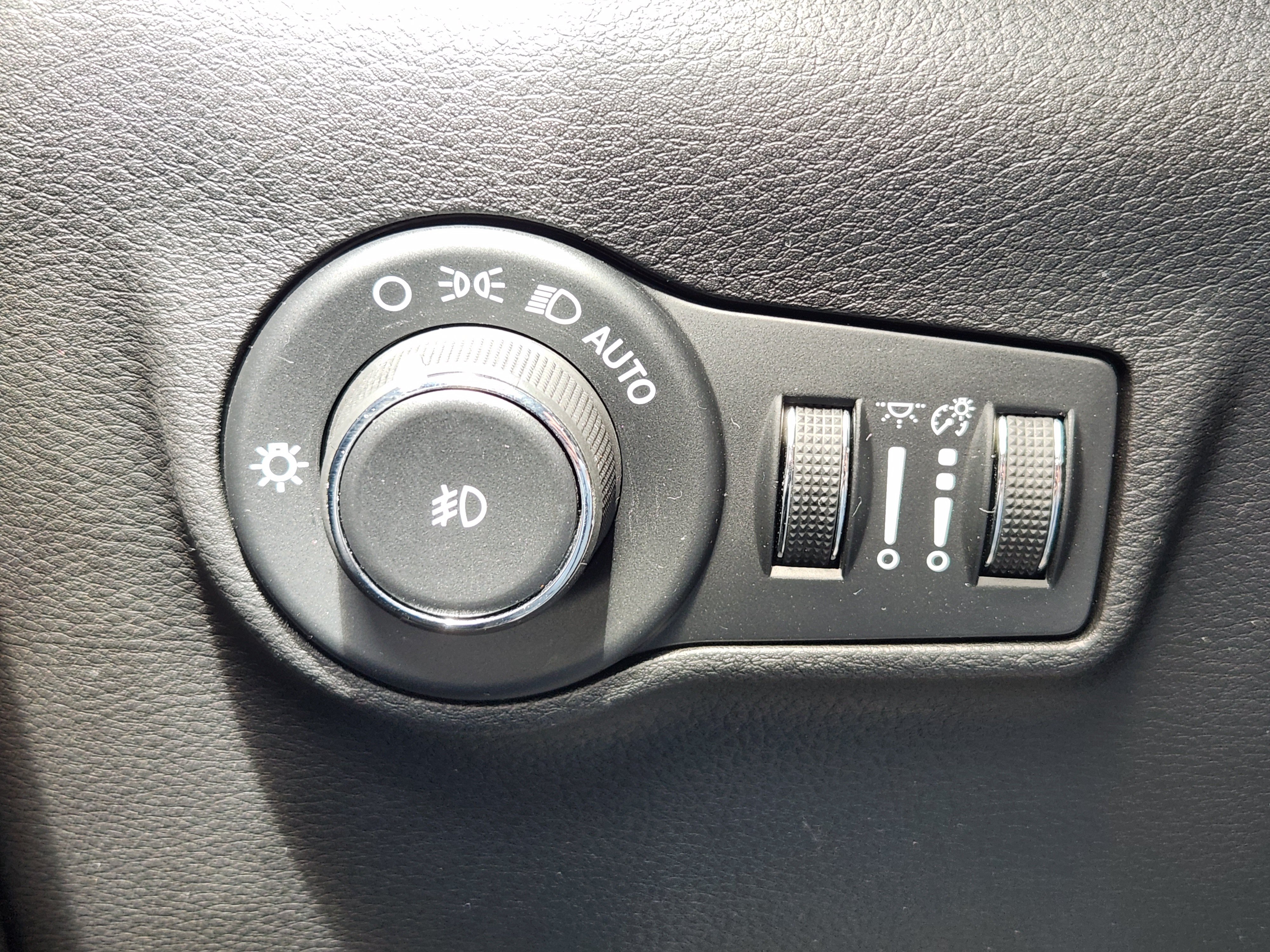 Used 2026 Jeep Compass Latitude AWD/4WD image 24