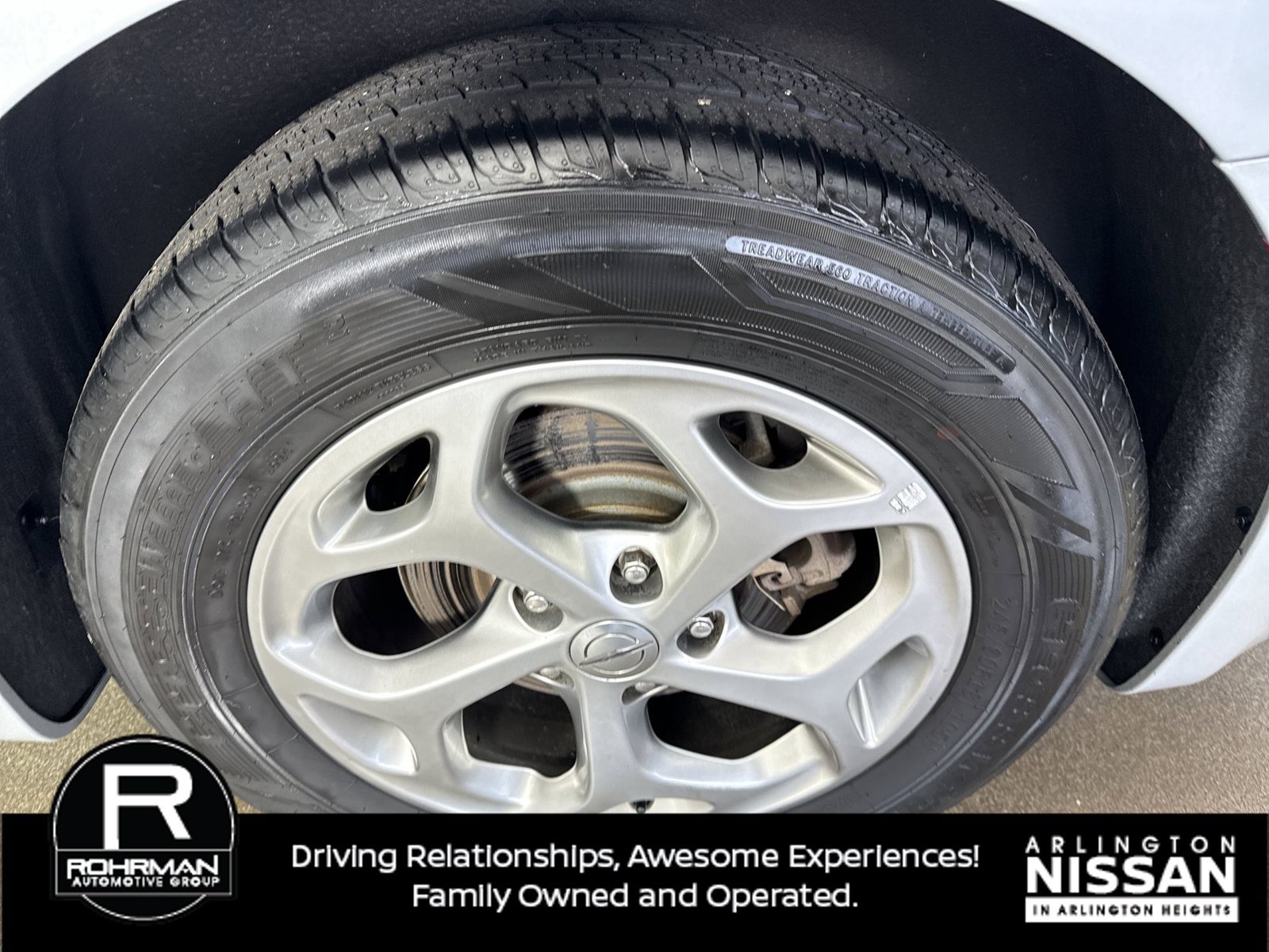 Used 2023 Chrysler Pacifica Limited FWD image 5
