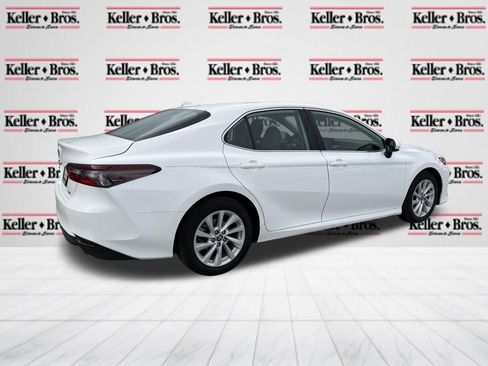 Used 2022 Toyota Camry LE image 30