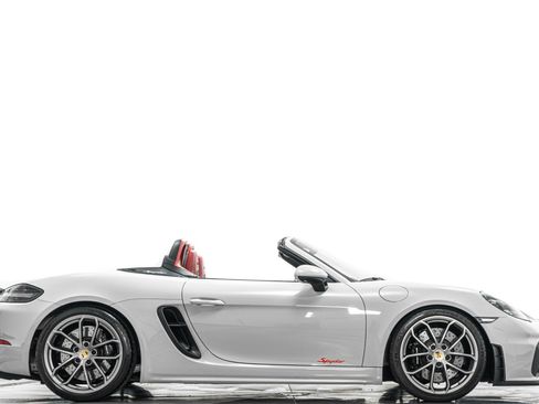 Used 2021 Porsche 718 Boxster Spyder RWD image 2