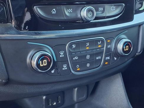 Used 2023 Chevrolet Traverse LT FWD image 13