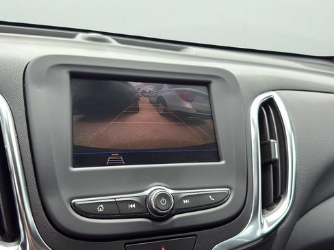 Used 2021 Chevrolet Equinox LT FWD image 19