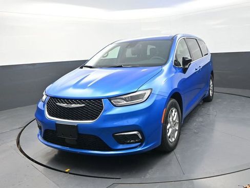 New 2026 Chrysler Pacifica Select image 5