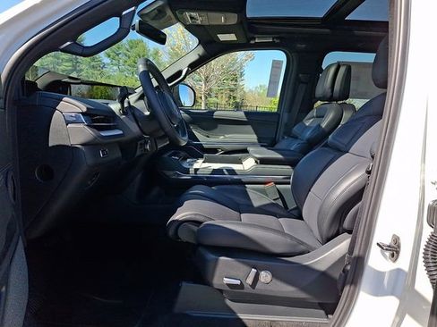 New 2026 Lincoln Navigator L Reserve w/ Jet Appearance Package image 6