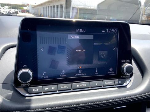 Used 2024 Nissan Rogue SV FWD image 31
