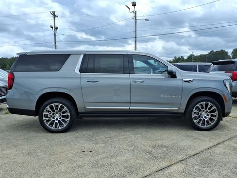 New 2026 GMC Yukon XL Denali w/ Denali Reserve Package AWD/4WD image 8