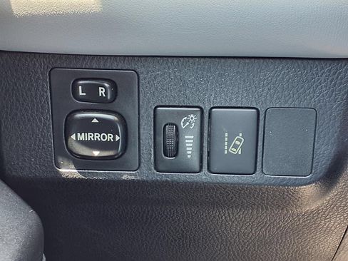 Used 2018 Toyota RAV4 XLE FWD image 22