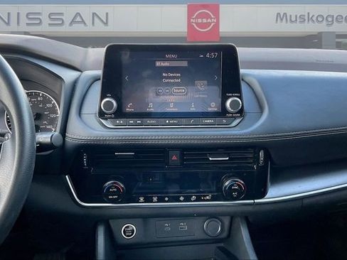 Used 2021 Nissan Rogue SV image 9