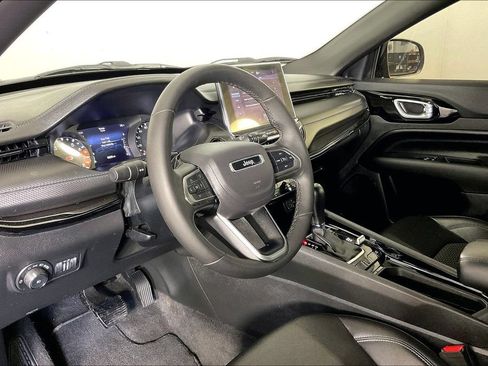 Used 2025 Jeep Compass Latitude w/ Altitude Special Edition AWD/4WD image 17