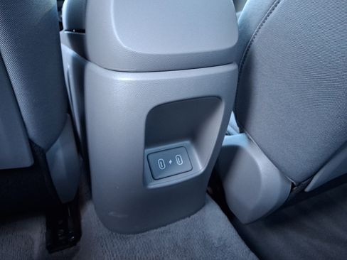 Used 2025 Hyundai Elantra SE FWD image 12