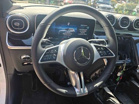 Used 2026 Mercedes-Benz GLC 300 4MATIC image 23