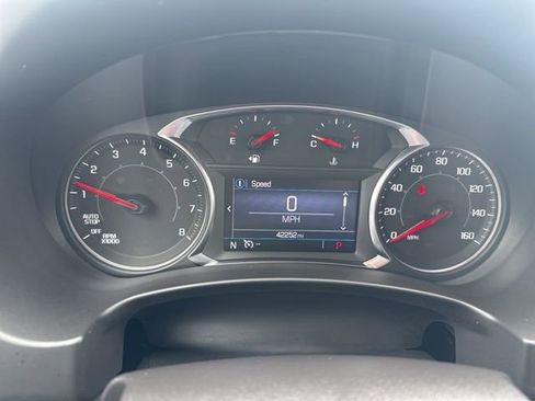 Used 2024 GMC Terrain SLE image 17