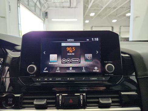 Used 2025 Nissan Pathfinder SV AWD/4WD image 15