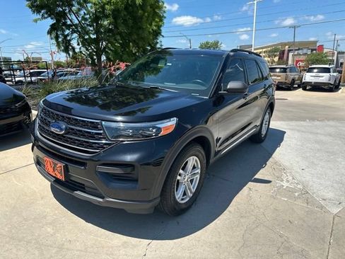 Used 2020 Ford Explorer XLT RWD image 2
