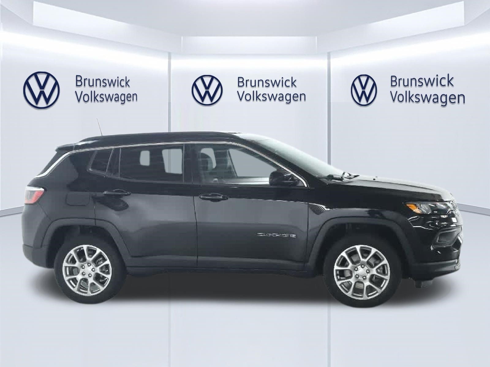 Used 2023 Jeep Compass Latitude AWD/4WD image 11