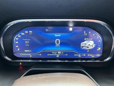 Used 2022 Chevrolet Suburban LT RWD image 26
