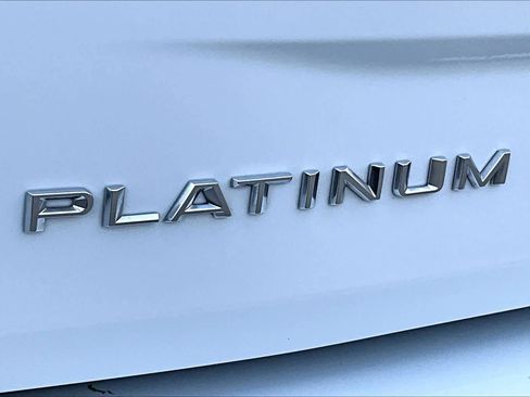 Used 2025 Ford Expedition Platinum image 10