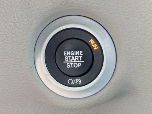 Used 2023 Chrysler Pacifica Touring-L FWD image 34