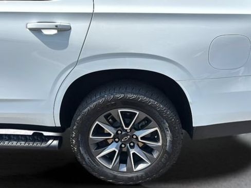 Used 2023 Chevrolet Tahoe Z71 w/ Luxury Package AWD/4WD image 38