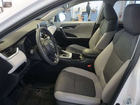 Used 2025 Toyota RAV4 XLE w/ Convenience Package AWD/4WD image 18
