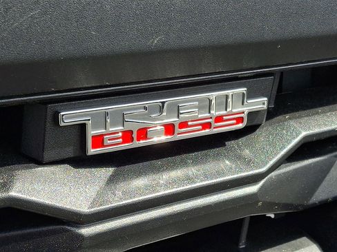 Used 2025 Chevrolet Colorado Trail Boss image 9