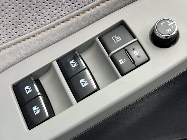 Used 2019 Toyota Avalon XSE w/ All Weather Liner Package FWD image 16
