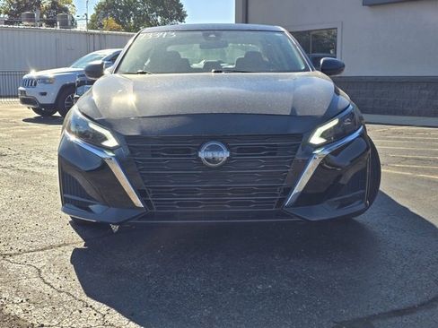 Used 2024 Nissan Altima 2.5 SV image 2