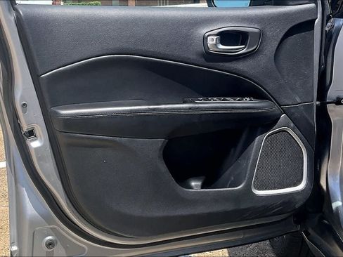 Used 2019 Jeep Compass Latitude AWD/4WD image 25